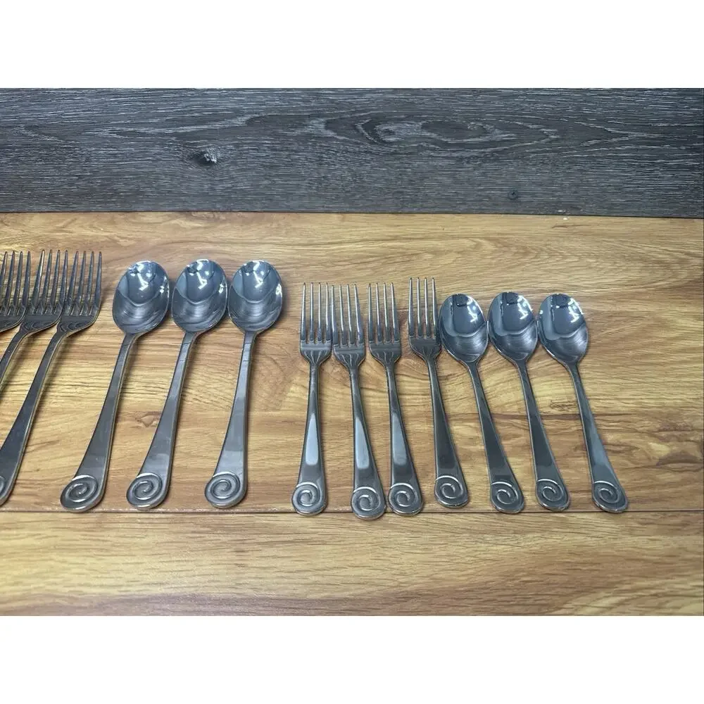 Helmick Robert Welch Ammonite Satin Stainless Silverware 18 Pc Set